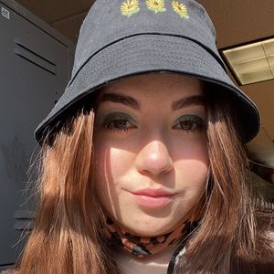 Meet your Posher, Hailey